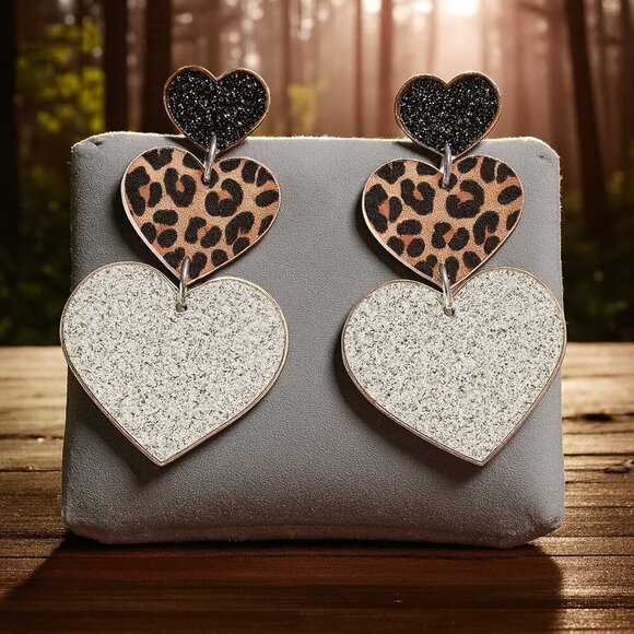 🆕Chic Leopard Print Triple Heart Dangle Earrings Cute Trendy Glitter & Glam! ✨ - Picture 10 of 11